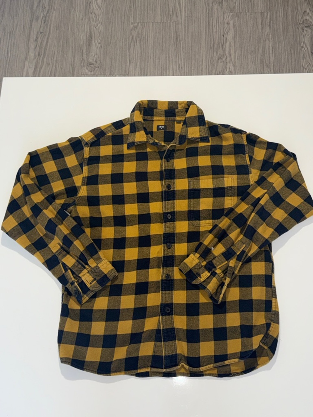 Uniqlo Men’s Yellow and Black Buffalo Plaid Button-Down Shirt Size M